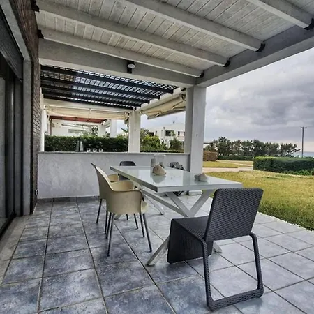The Cacti I, Luxury Beachfront Villa, Вилла Посиди